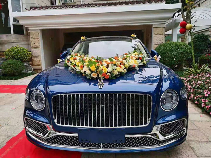 廣州結婚租賃高端賓利添越婚禮轎車,廣州哪里有頂級花車出租_廣州租車包車用車 首選廣州現達租車公司