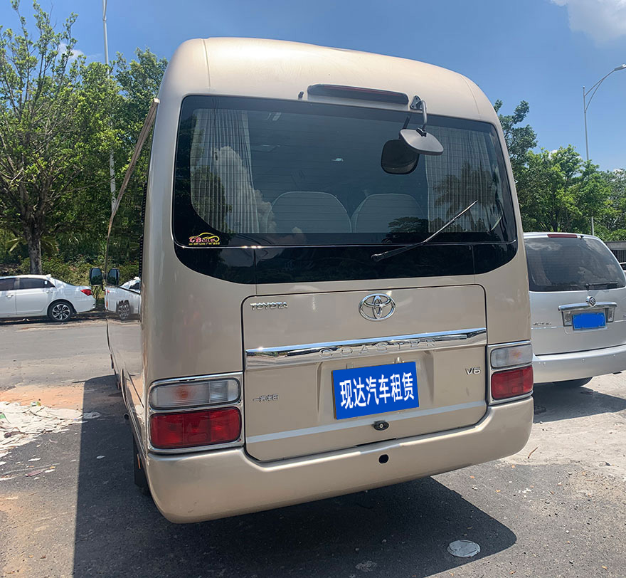 廣州南站白云機場出租豐田考斯特雙辦公臺(18座)_廣州租車包車用車 首選廣州現達租車公司