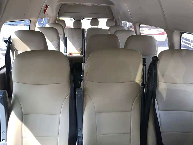 廣州市區(qū)出租十八人座小巴車帶司機(jī)包天隨駕接送機(jī)場(chǎng)(18座)_廣州租車包車用車 首選廣州現(xiàn)達(dá)汽車租賃公司