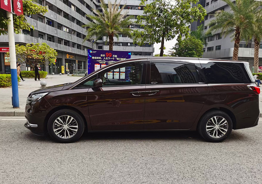 廣州租車帶司機(jī)租賃出租新款別克GL8商務(wù)車653T自駕包天(7座)_廣州租車包車用車 首選廣州現(xiàn)達(dá)租車公司
