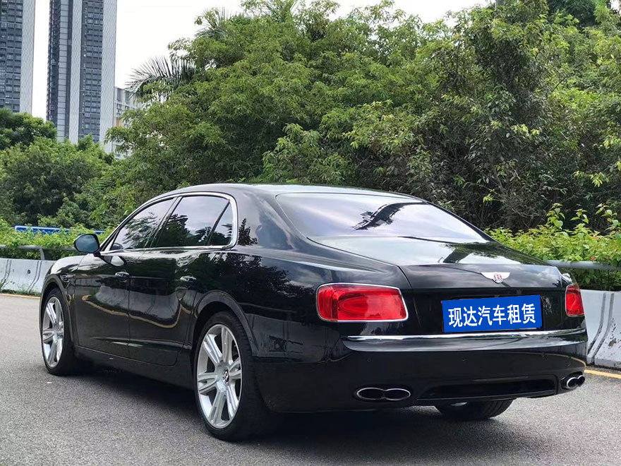 廣州配帶司機出租新款5座豪華高檔賓利飛馳慕尚轎車包一天費用_廣州租車包車用車 首選廣州現(xiàn)達汽車租賃公司