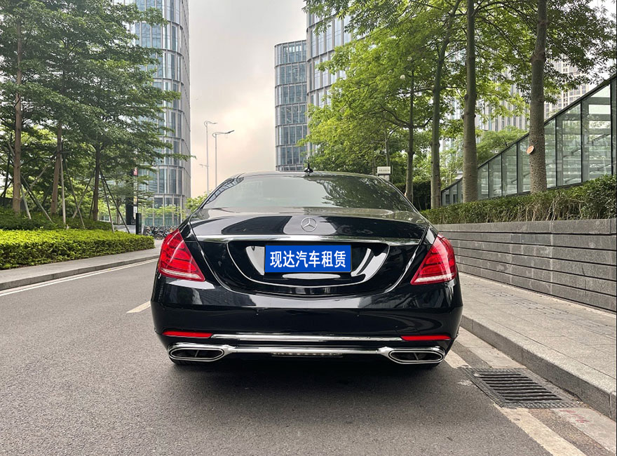 廣州哪里有配帶司機租奔馳S450邁巴赫S600出租豪華轎車高端商務接待包一天費用_廣州租車包車用車 首選廣州現達汽車租賃公司
