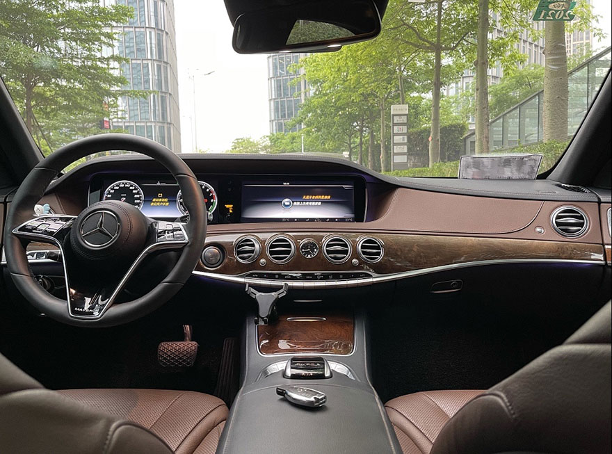 廣州哪里有配帶司機租奔馳S450邁巴赫S600出租豪華轎車高端商務接待包一天費用_廣州租車包車用車 首選廣州現達汽車租賃公司