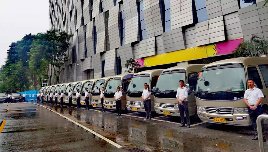 廣州商務會議接待配帶司機租用23人座豪華考斯特中巴車18座小巴車隊_廣州包車用車 首選廣州現(xiàn)達汽車租賃公司