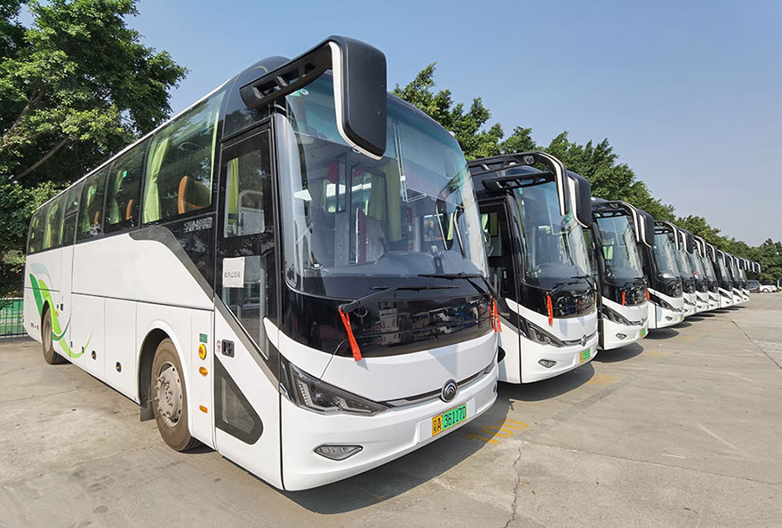 廣州團體配帶司機出租帶證40-45-48人座大巴客車包車