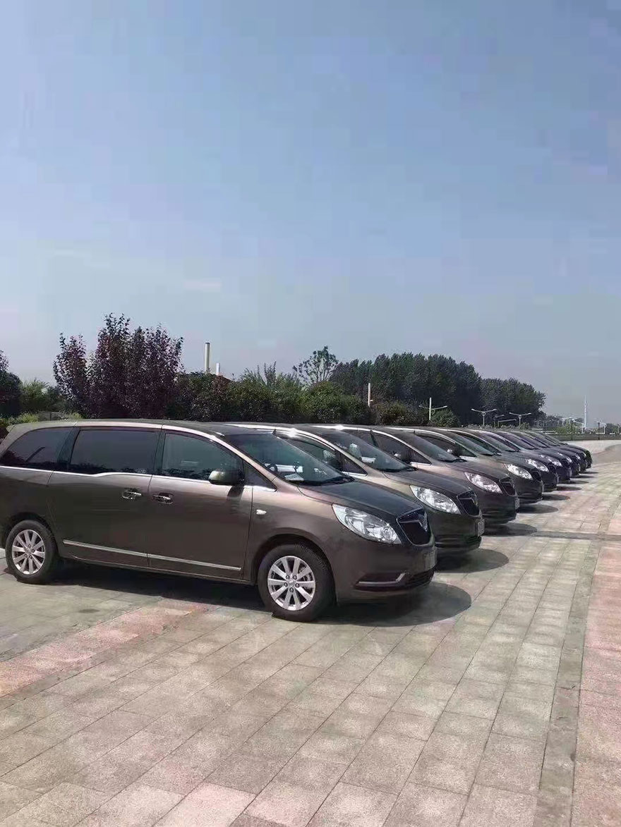 廣州2021中國網絡媒體論壇活動配帶司機出租用7人座別克商務gl8車隊_廣州租車包車用車 首選廣州現達汽車租賃公司