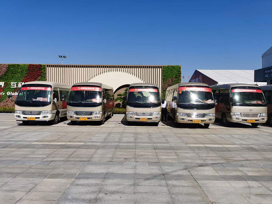廣州活動哪里有配帶司機出租18-23人座豐田考斯特別克GL8商務車租一天費用_廣州租車包車用車 首選廣州現達汽車租賃公司