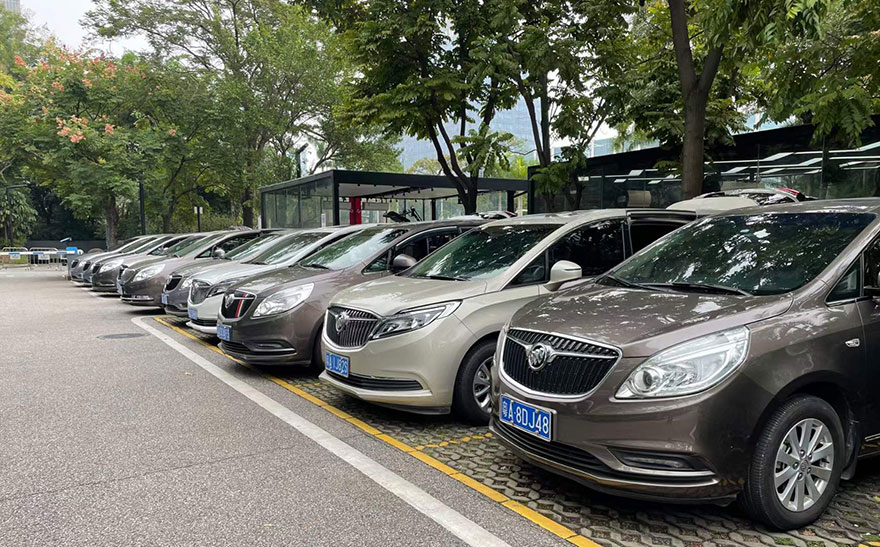 廣東廣州參加商務(wù)會議琶洲展會配司機租7人座別克GL8商務(wù)車隊包天用車 首選廣州現(xiàn)達汽車租賃公司