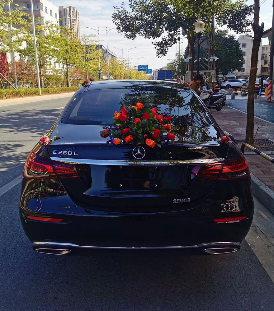 廣州結(jié)婚哪里有帶司機(jī)租邁巴赫奔馳E260L/S450L轎車花車婚慶車隊包天出租_廣州租車包車 首選廣州現(xiàn)達(dá)汽車租賃公司