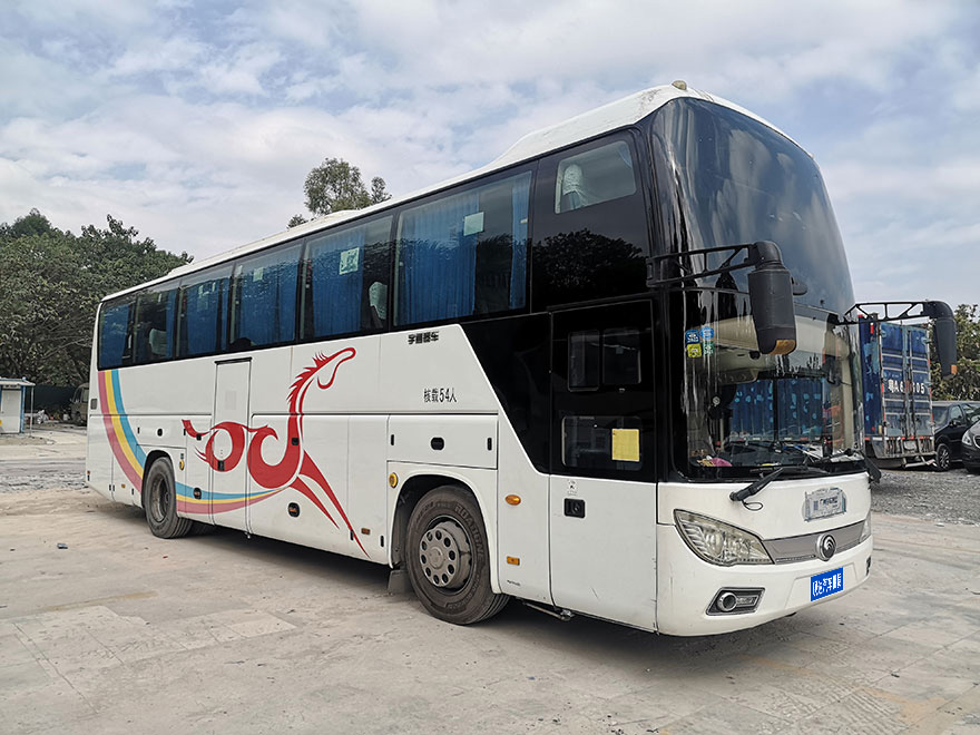 廣州旅游配帶司機隨駕出租50多人座市際帶證大巴客車包天費用價格(54座)_廣州租車包車用車 首選廣州現達汽車租賃公司