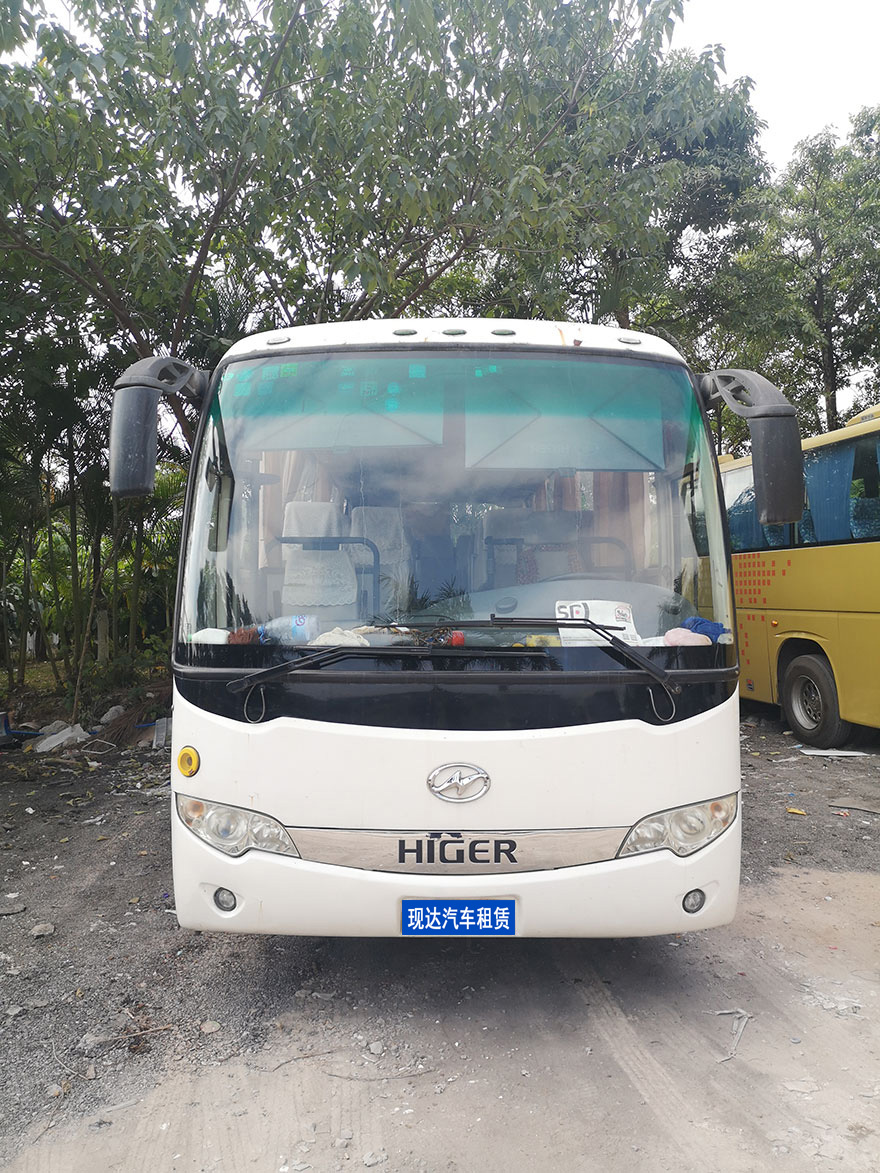 廣州旅游哪里有配帶司機30-35多人座大中巴客運班車出租費用(35座)_廣州租車包車用車 首選廣州現達汽車租賃公司