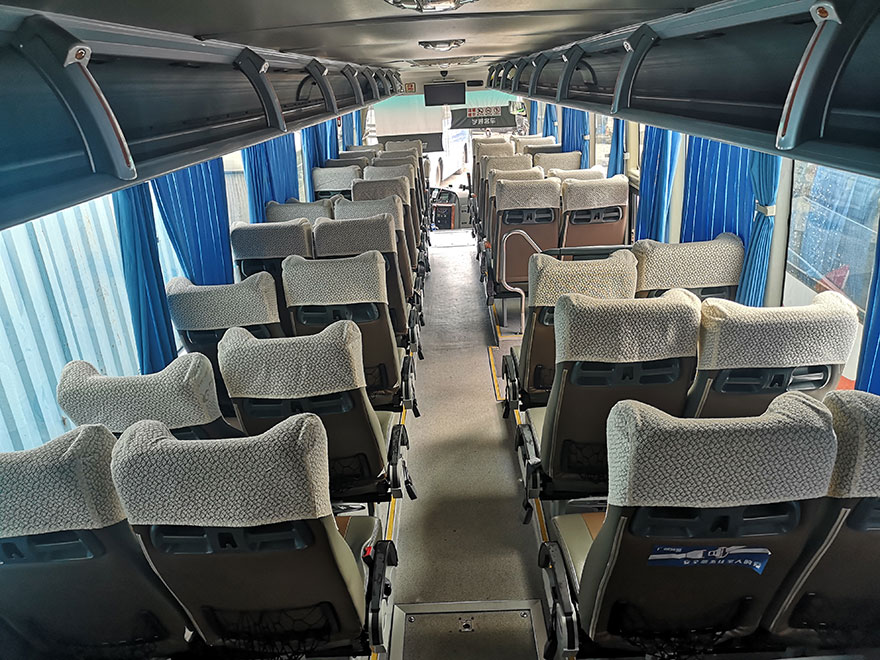 廣東省廣州游玩配帶司機出租50多人座市際帶證大巴旅游客車包天_廣州租車包車 首選廣州現達汽車租賃公司