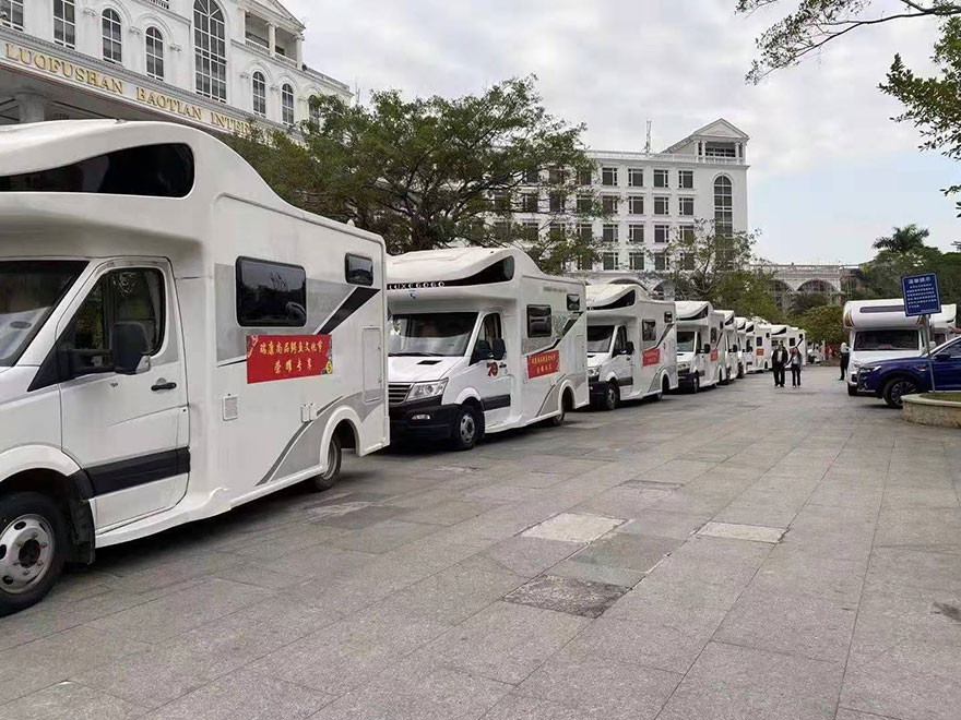 廣東省廣州市哪里有配帶司機隨駕自駕依維柯房車出租一天多少錢_廣州租車游玩包車用車 首選廣州現達汽車租賃公司