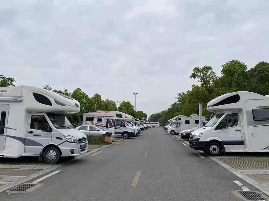 廣東省廣州市哪里有配帶司機隨駕自駕依維柯房車出租一天多少錢_廣州租車游玩包車用車 首選廣州現達汽車租賃公司