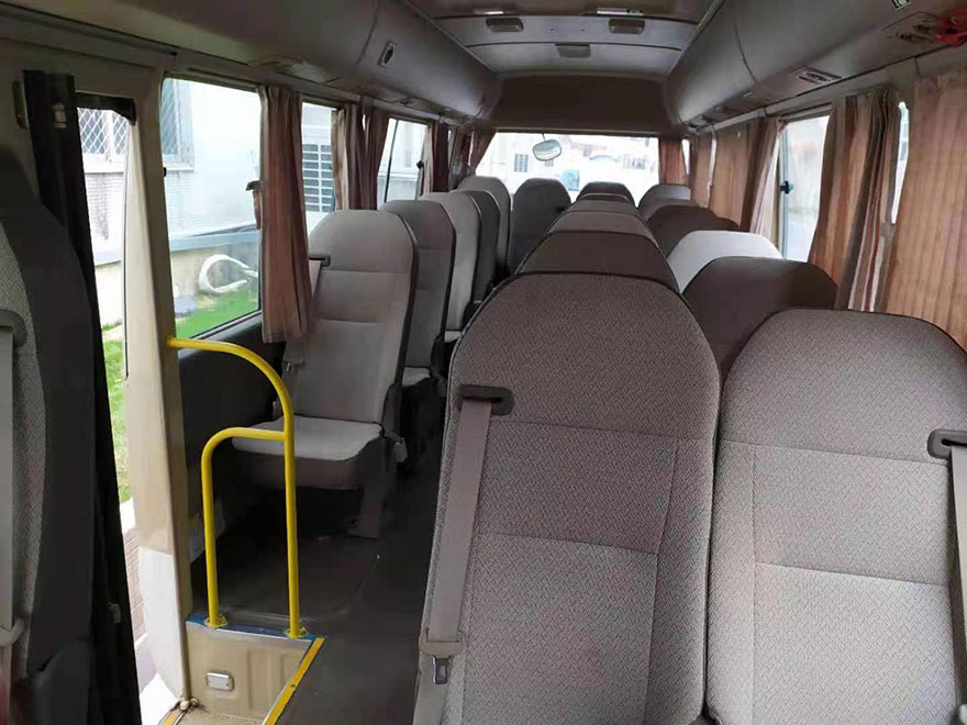 廣州配帶司機出租20座豐田考斯特中巴車租賃(23座)_廣州租車包車用車 首選廣州現(xiàn)達租車公司