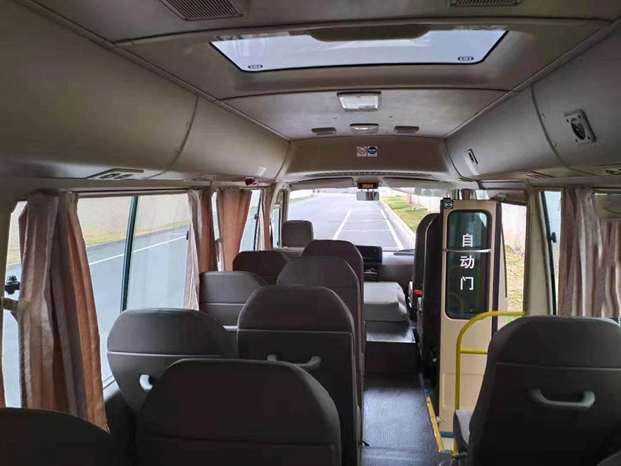 廣州配帶司機出租20座豐田考斯特中巴車租賃(23座)_廣州租車包車用車 首選廣州現(xiàn)達租車公司