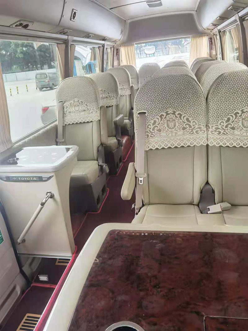 廣州豐田豪華中巴車出租包天帶司機包車(23座)_廣州租車包車用車 首選廣州現達租車公司