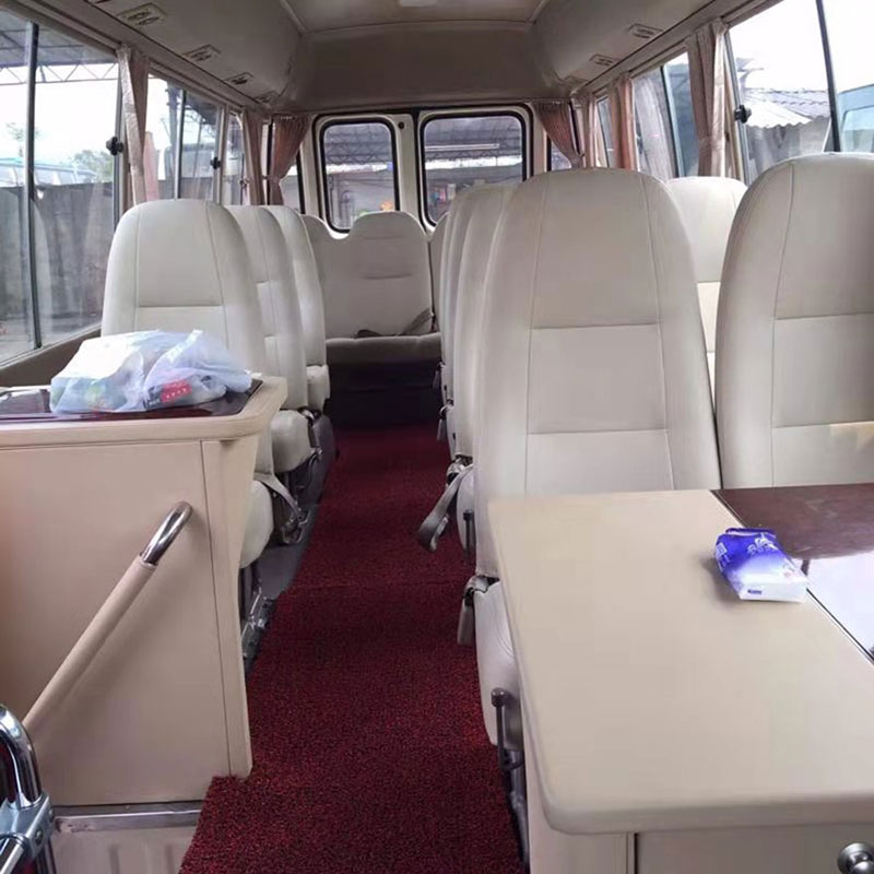 廣州豐田豪華中巴車出租包天帶司機包車(23座)_廣州租車包車用車 首選廣州現達租車公司
