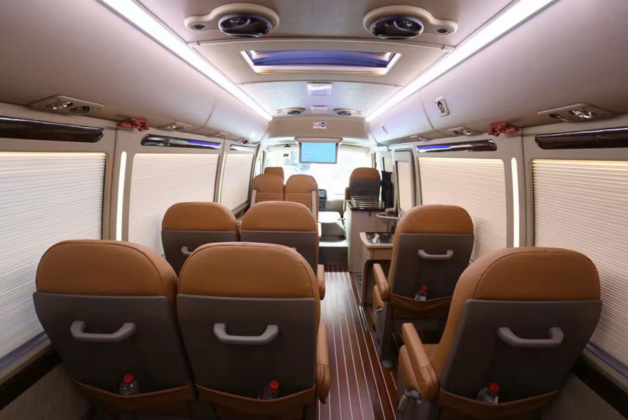 廣州長期出租17-23座豐田小中巴車隊帶司機包天_年租包車用車 首選廣州現達租車公司