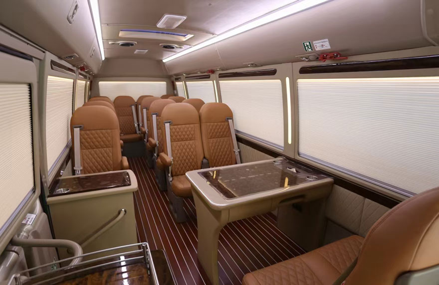 廣州長期出租17-23座豐田小中巴車隊帶司機包天_年租包車用車 首選廣州現達租車公司