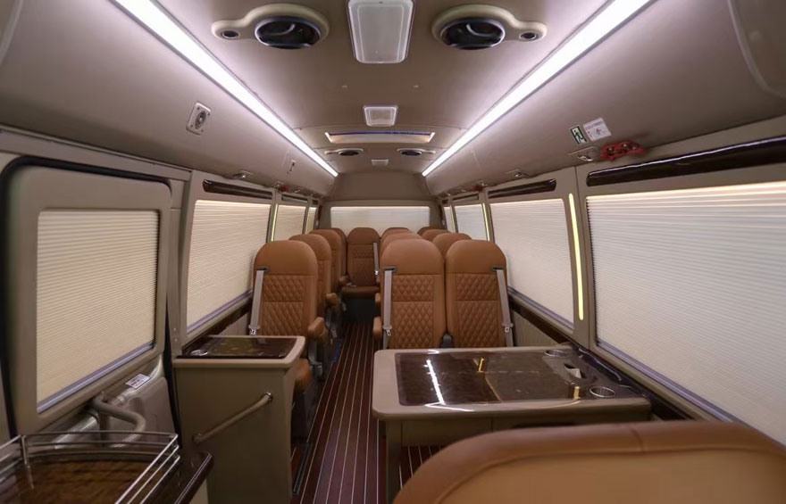 廣州長期出租17-23座豐田小中巴車隊帶司機包天_年租包車用車 首選廣州現達租車公司