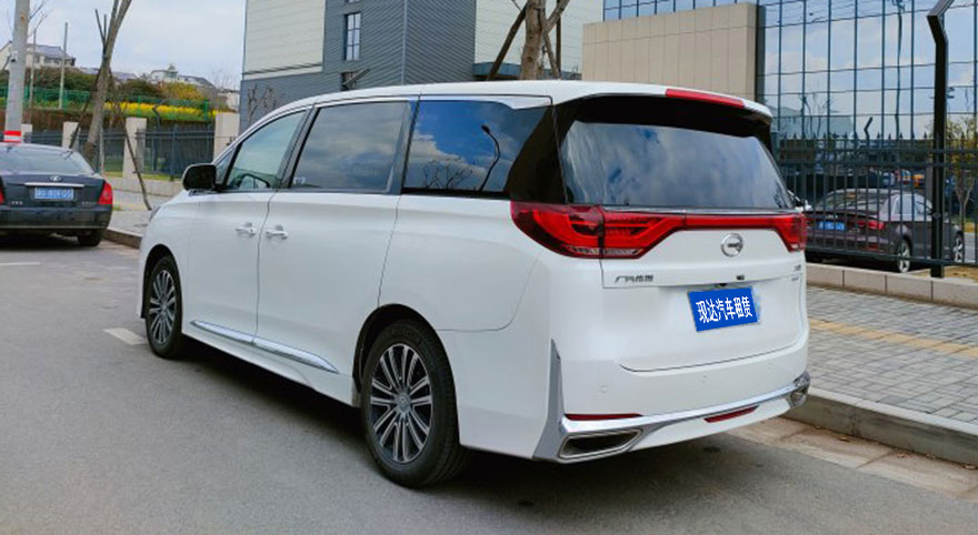 廣州自駕帶司機年租月租廣汽傳祺M8七座商務車7座包天價格要多少錢?_廣東包車用車 首選廣州現達租車公司