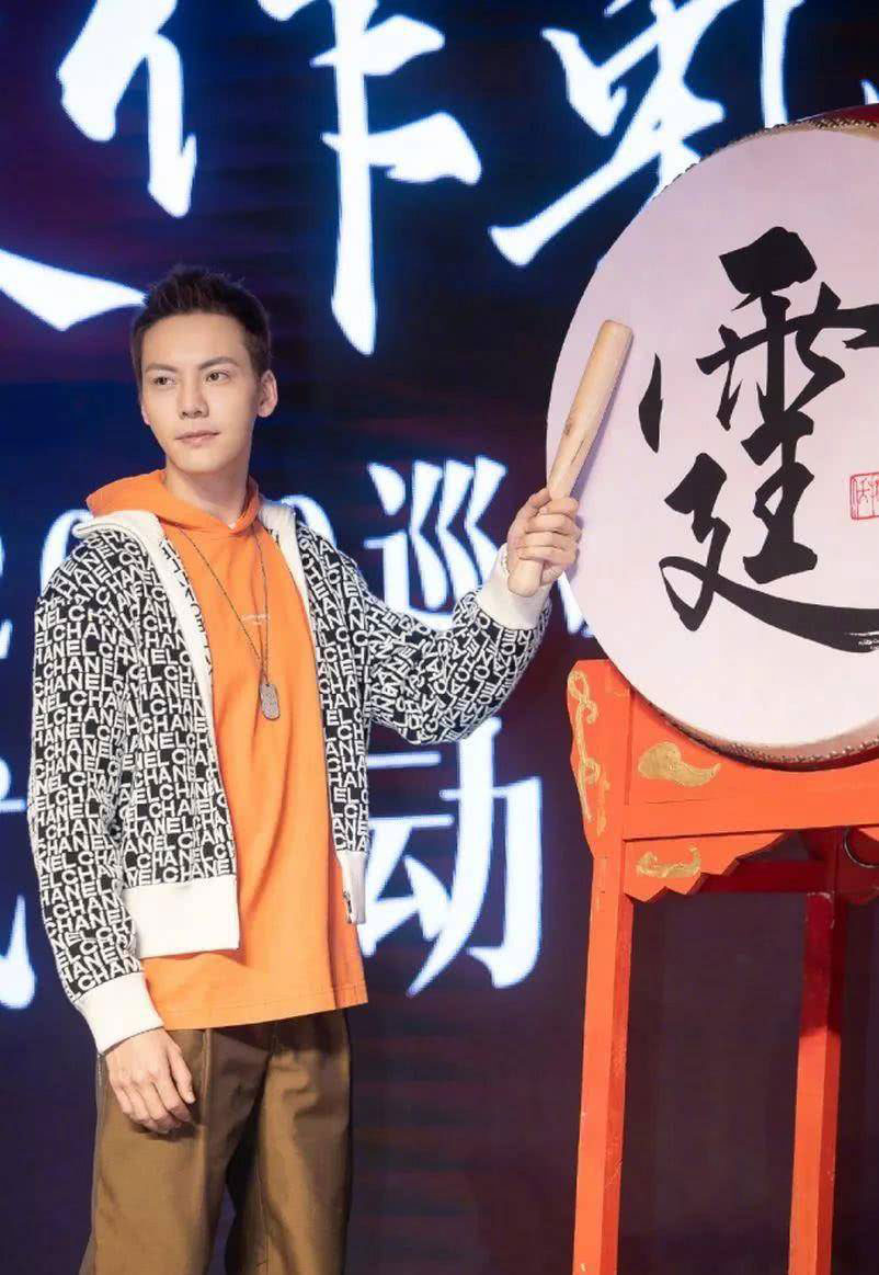 陳偉霆《一鼓作氣》巡回演唱會廣州站將延期舉行_廣州租車包車用車 首選廣州現達汽車租賃公司