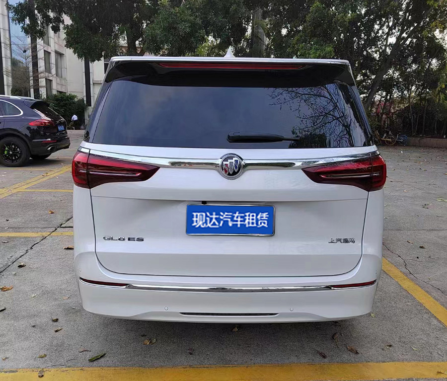 廣州市配帶司機(jī)上下班租車最新款別克商務(wù)GL8陸尊653T包年長租自駕_廣州租車 首選廣州現(xiàn)達(dá)汽車租賃公司