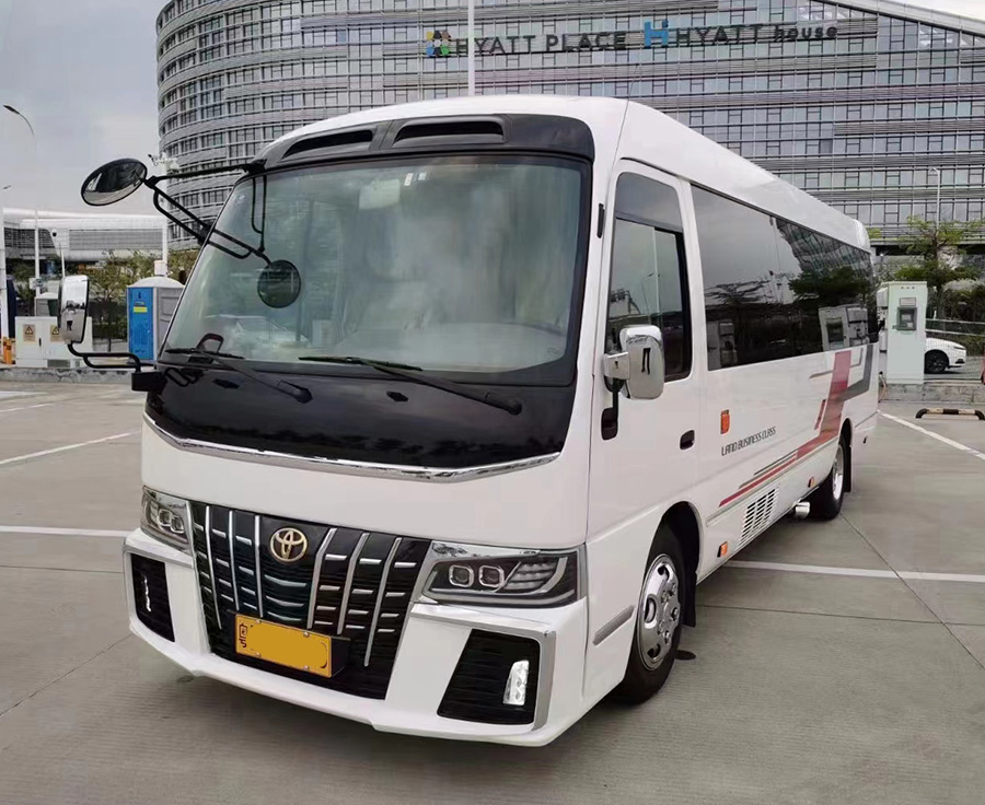 廣東廣州市區配帶司機租12人座超級豪華豐田考斯特中巴車出租_廣州租車包車 首選廣州現達汽車租賃公司