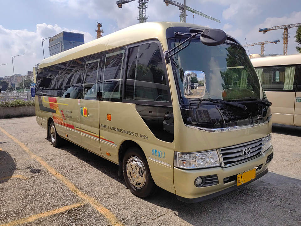 廣東廣州市區配帶司機出租最豪華10人座豐田考斯特商務中巴包車
