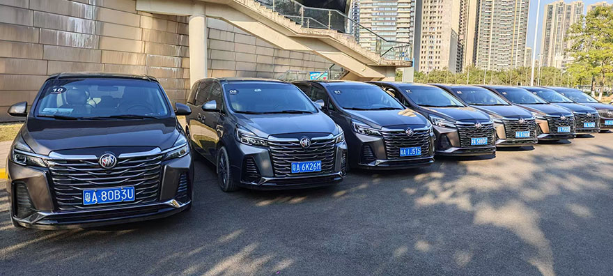 廣州商務活動帶司機租豐田考斯特中巴商務車埃爾法出租_廣州別克GL8用車 首選現達汽車租賃公司