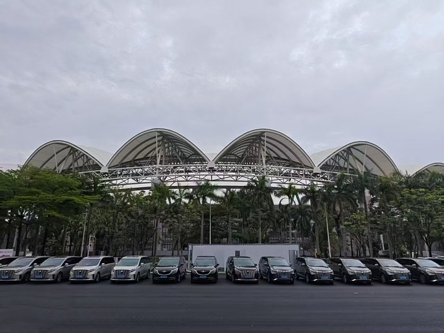 廣東廣州開演唱會哪里有專業提供配帶司機的商務車租車公司_廣州用車 首選現達汽車租賃公司